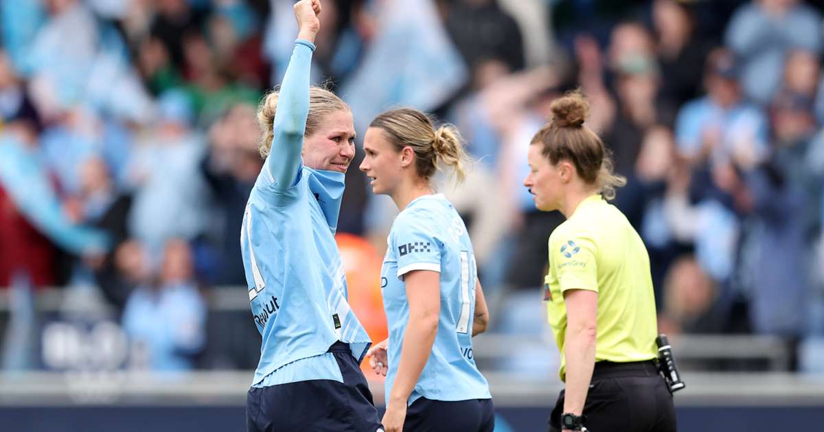Knaak’s Last-Gasp Winner Keeps City’s Title Dream Alive